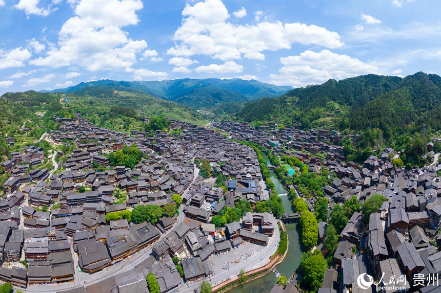 航拍貴州省黔東南州雷山縣西江千戶苗寨。人民網記者 涂敏攝