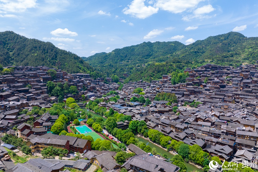 航拍貴州省黔東南州雷山縣西江千戶苗寨。人民網記者 涂敏攝