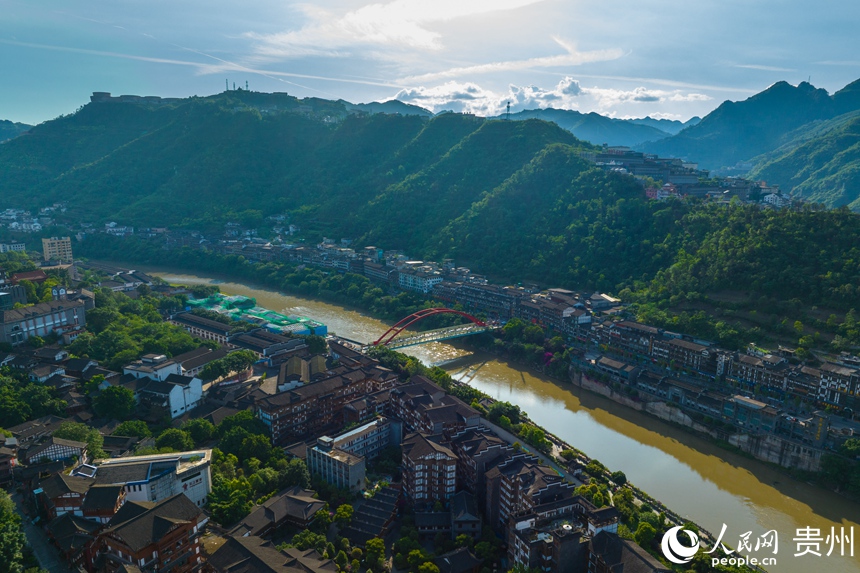 航拍仁懷市茅臺鎮。人民網 陽茜攝