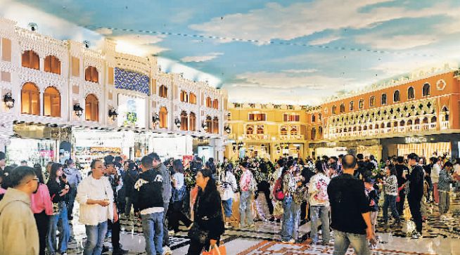 5月18日，國貿CC PARK人流如織。