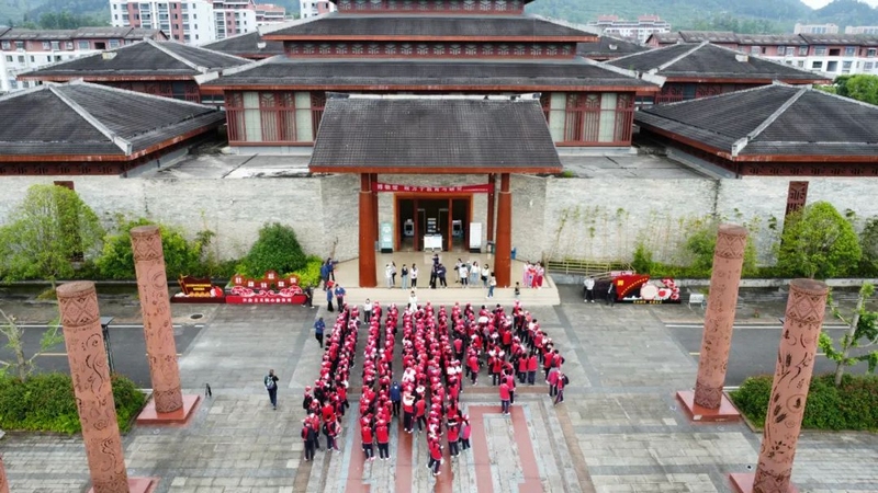 研學團隊參觀仡佬民族歷史文化博物館。 陳西南 攝 