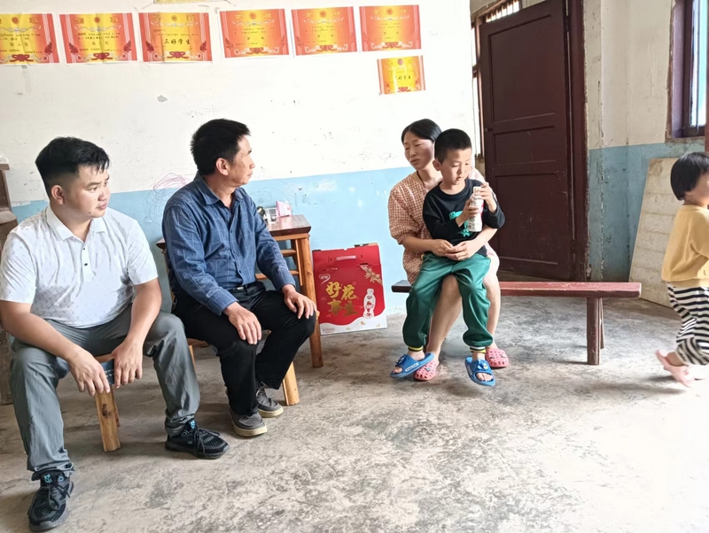 圖片桐梓縣木瓜鎮關工委積極開展“送教上門、送愛到家”活動。