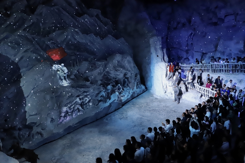 游客行浸式體驗“偉大征程”。顧蘭云 攝