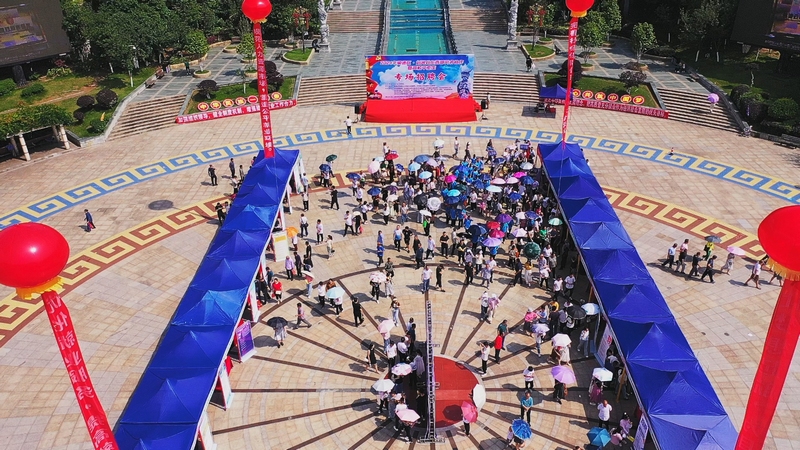 招聘會現場。彭開燚攝