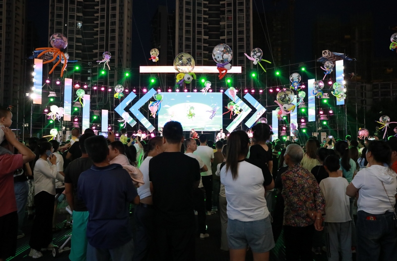 清鎮市打造消費新場景，點亮夏日“夜經濟”。