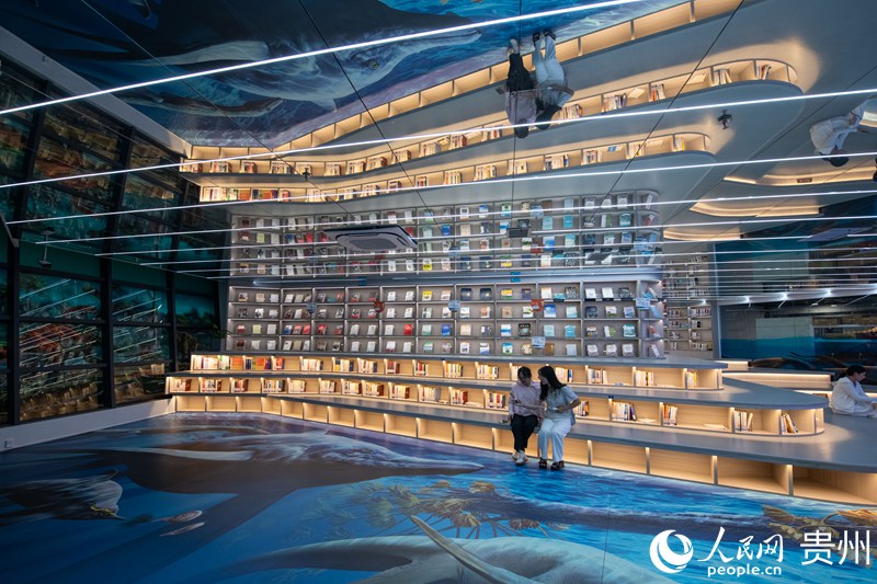 貴州省地質博物館的公共文化區域一角。人民網記者 翁奇羽攝