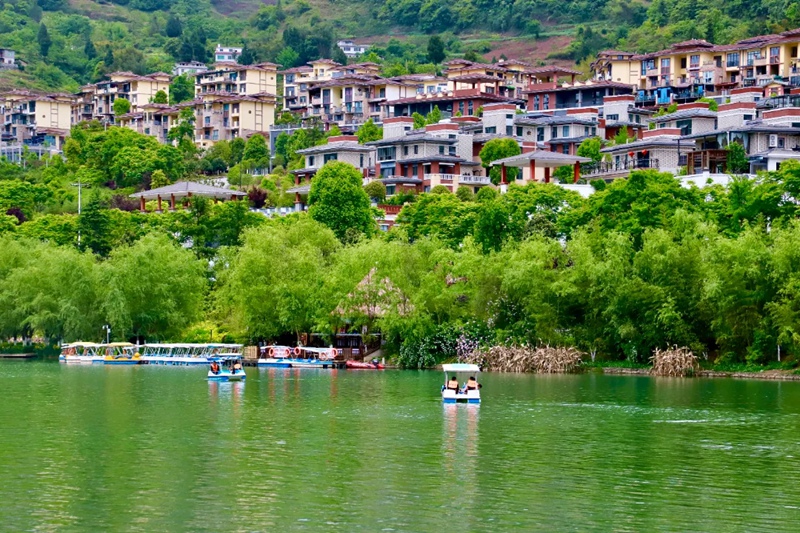 2、桐梓小西湖。