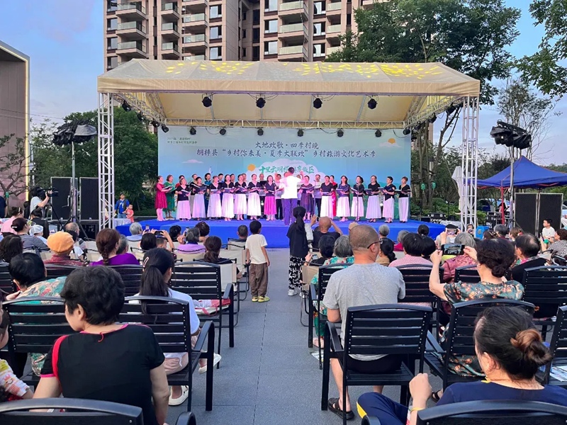 8、“村晚”現場。