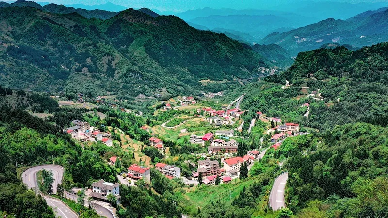 12、桐梓縣官倉鎮美麗鄉村。