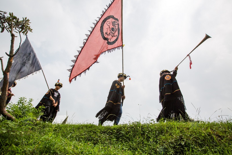 2020年6月30日，村民們正在貴州省畢節市百里杜鵑管理區普底鄉永豐村舉辦祭祀活動。