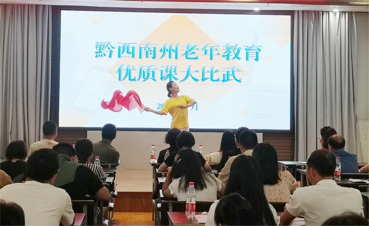 圖為參賽教師現場展示教學。劉冰紅攝