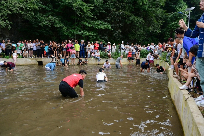 歡樂有趣的“摸魚”活動。
