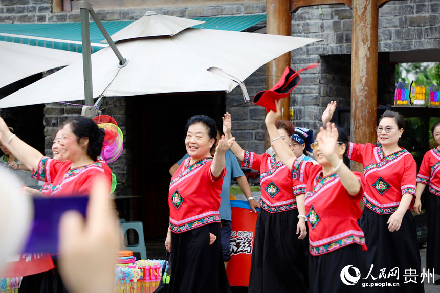 市民游客參加活動。人民網 龍章榆攝