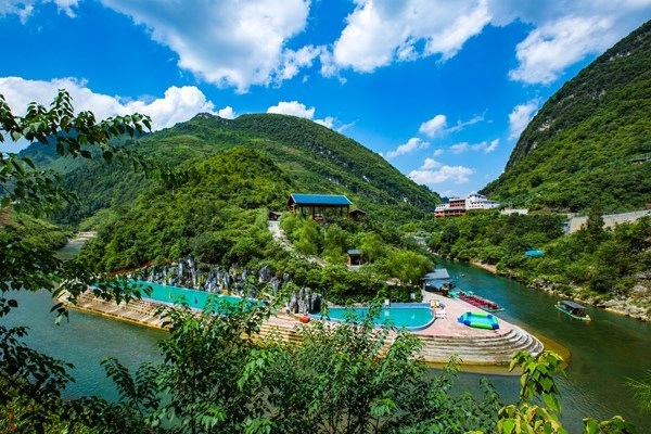 遵義市桐梓縣圓滿貫讓您清涼一“夏”。婁倫權攝