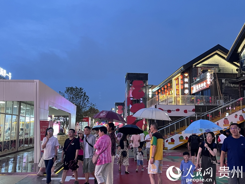 街區內游客絡繹不絕。人民網 陳潔泉攝