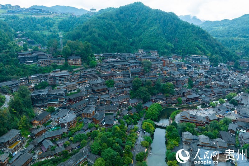 近日的西江千戶苗寨航拍。人民網 陽茜攝.jpg