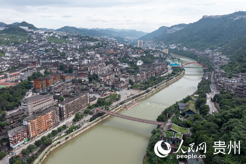 航拍下的仁懷市茅臺鎮。人民網記者 翁奇羽攝