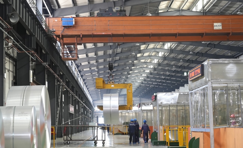 貴州高精板帶箔科技有限公司鋁箔卷運輸場景。李錦明 攝