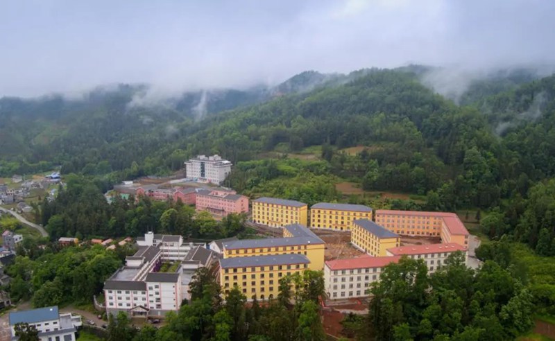 興仁市老年養護樓全貌。