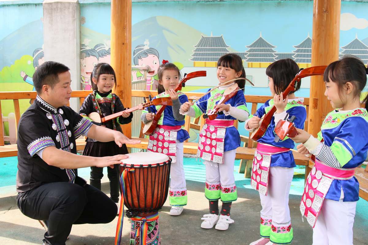 “五育”并舉，各民族學生接受良好的基礎教育