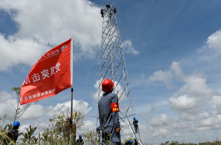  抗災復電黨旗飄。