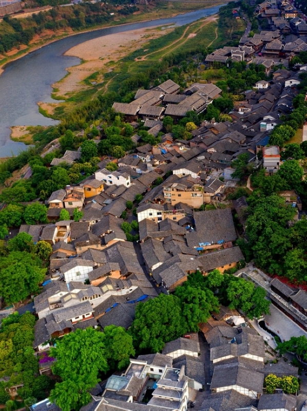 1 圖為習水縣土城古鎮(土城游客中心廣場)