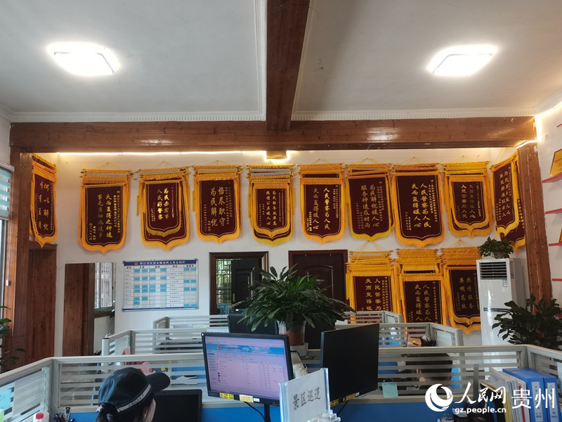 荔波縣公安局樟江景區治安派出所一隅。人民網 黃小桃攝