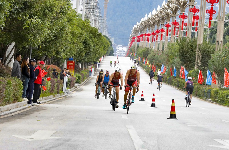 奮勇直追的騎行比賽。