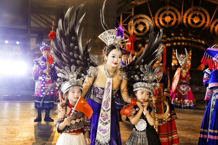 圖為仰歐桑劇場游客在打卡體驗。楊維麗攝