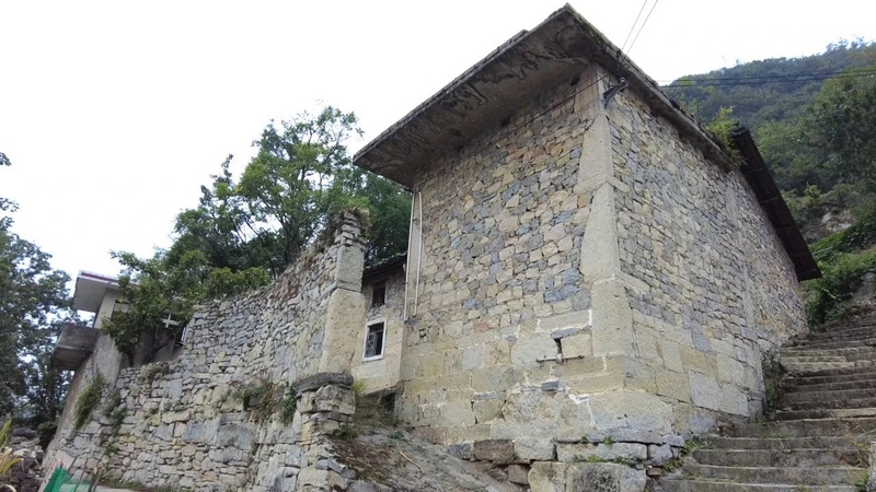 圖為普定縣黃桶街道陳旗村村落一角。