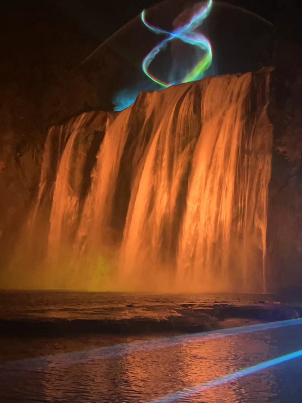 3、在郵儲銀行支持下，景區設備升級，夜間景色更絢麗。