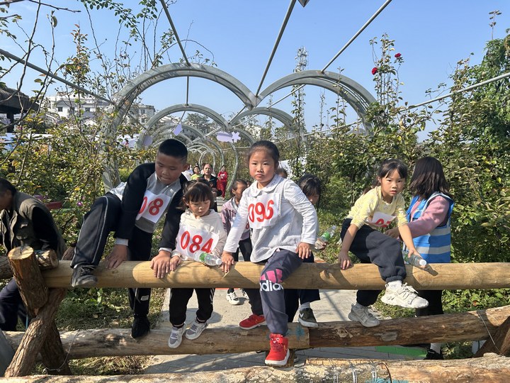 跨越障礙 小選手們真棒！