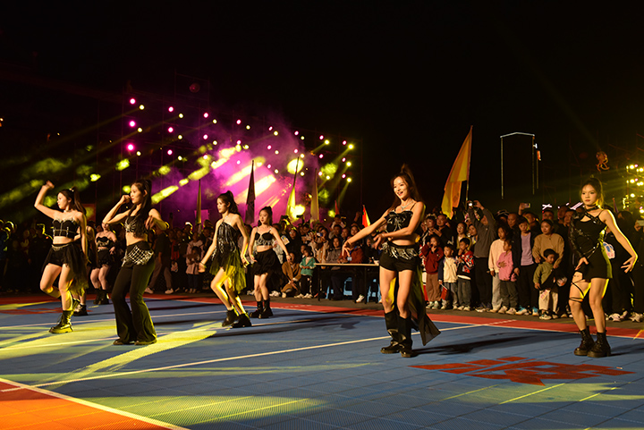 氣排球寶貝熱舞助陣。