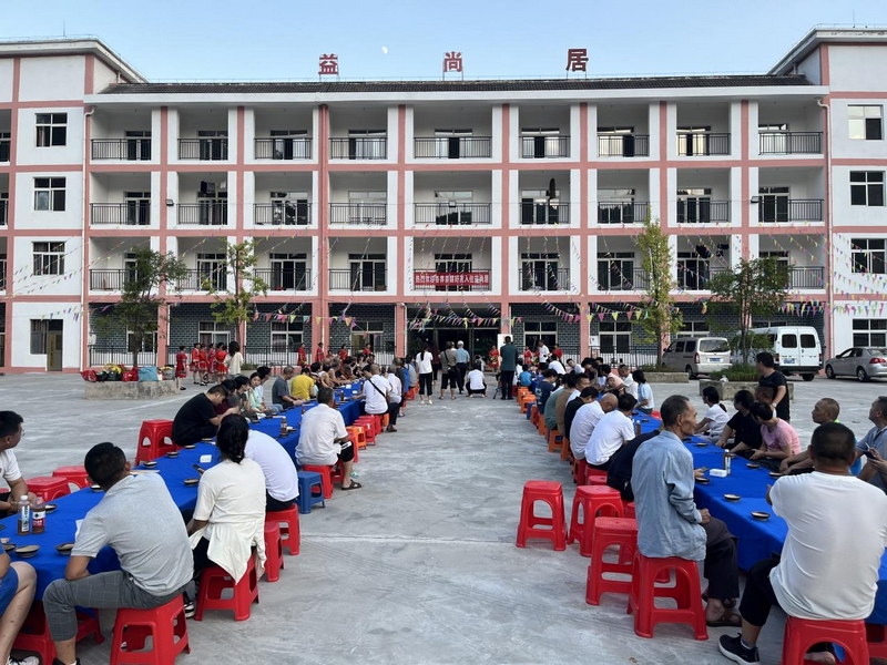 近年來，修文縣大石布依族鄉石林村圍繞基層基礎“強雙基”，以“排隊抓尾、雙整雙創”為抓手，探索“三個三”工作法，助力先進村更前進，持續做優鄉村旅居產業，開創特色旅居品牌 修文縣大石布依族鄉黃春蘭 攝