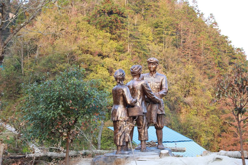 化敖村的紅軍雕像。