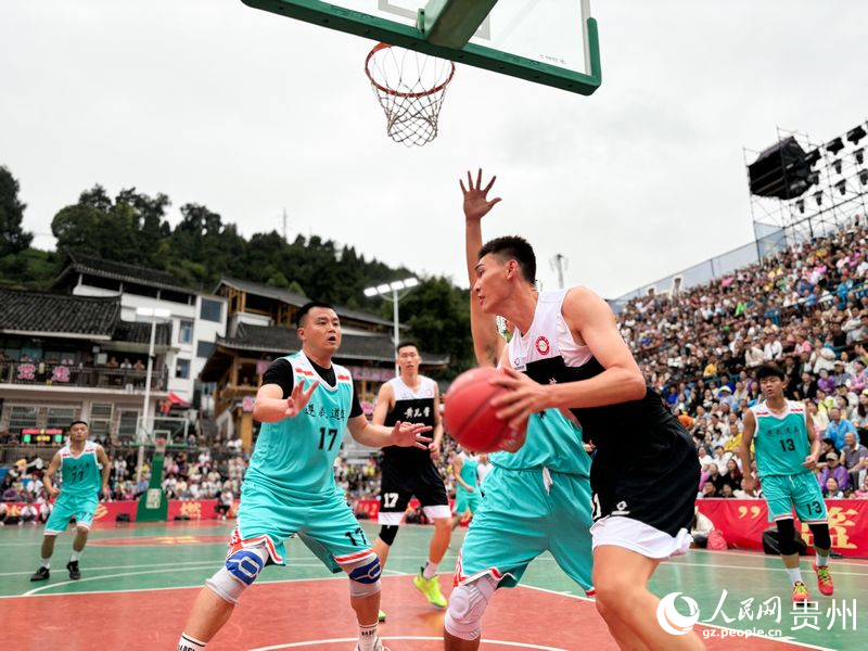 3-2貴州道真隊與河北寧晉隊在現場進行激烈角逐。人民網記者 高華攝