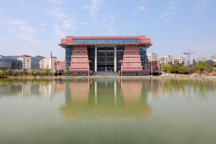 銅仁學院圖書館。