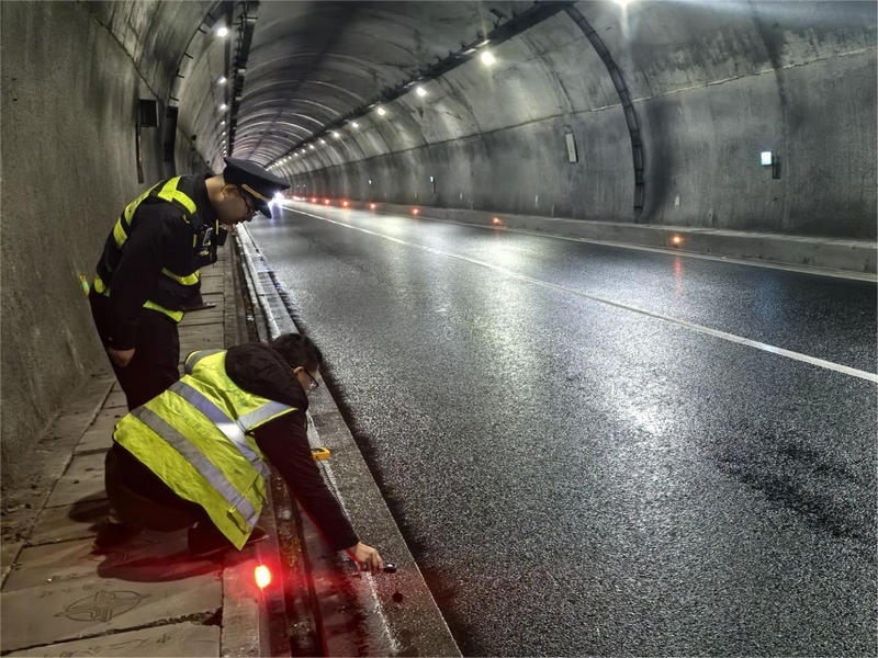 開展細致的排查。張希 攝