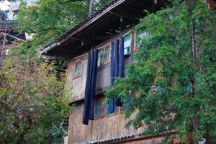 基佑村木質結構房屋。