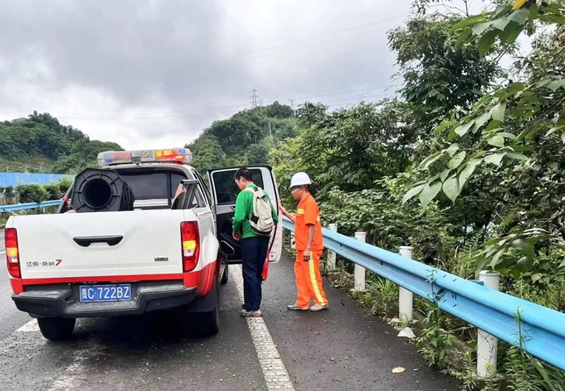 3 行人違法上高速勸返