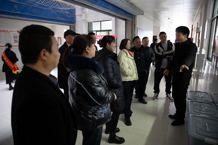 家長與老師面對面交流。謝永奇攝