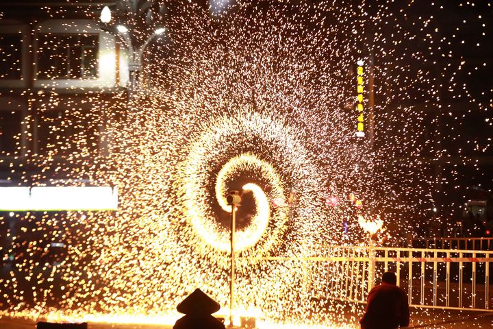 劍河仰阿莎溫泉小鎮的非遺表演。資料圖