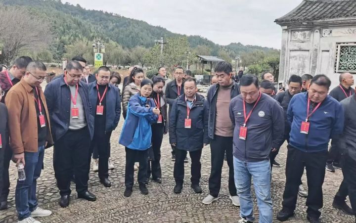 深入福建省連城縣、永定區等地就加強文化遺產保護傳承調研。