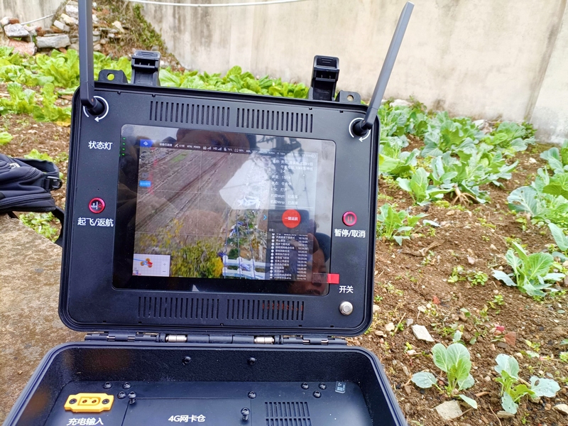 無人機自主巡檢中。