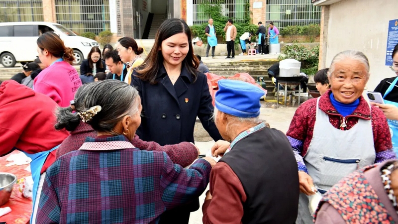 6 為老人送上慰問關心