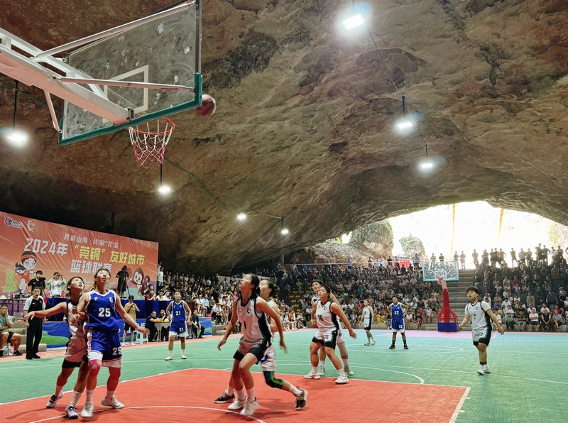 “洞籃”比賽現場。