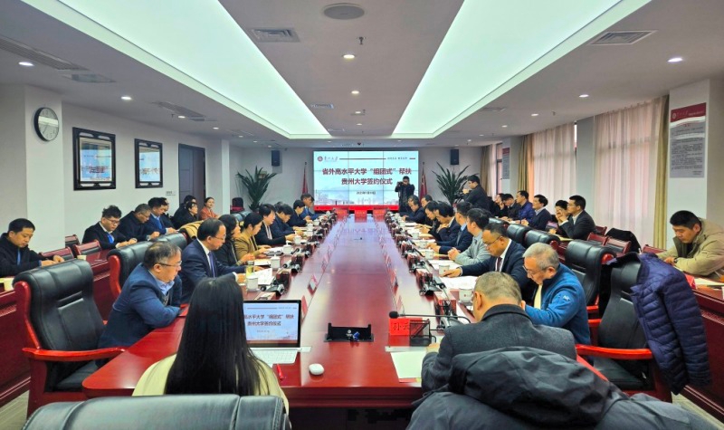 1.省外高水平大學“組團式”幫扶簽約儀式現場。何旭東 攝