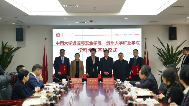 4.省外高水平大學“組團式”幫扶簽約儀式現場。何旭東 攝