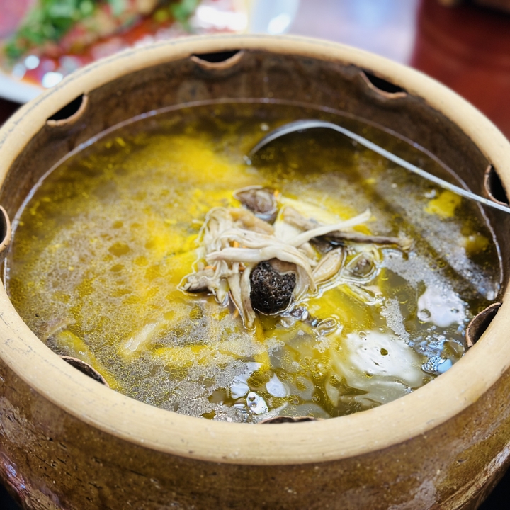 知味軒?子雞特色菜。胡鳳至攝 