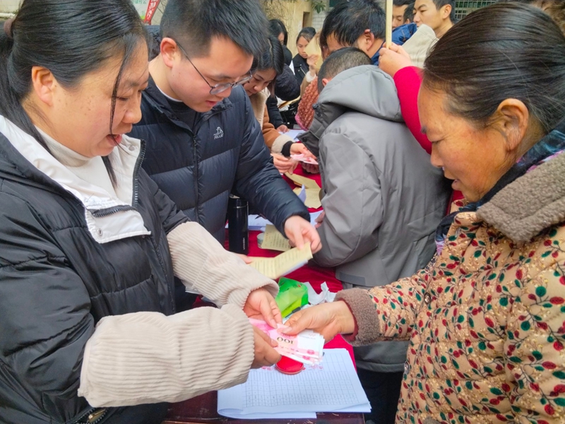 集體經濟促發展，分紅增收暖民心。吳竹彧攝